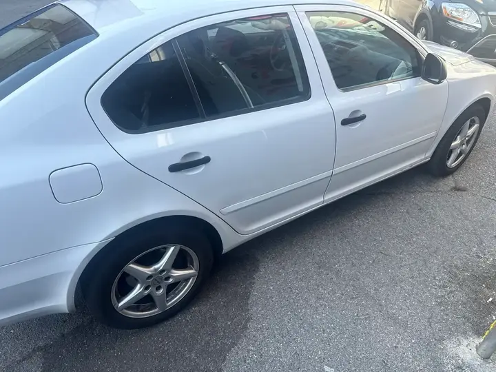 Skoda Octavia 2012 photo 2
