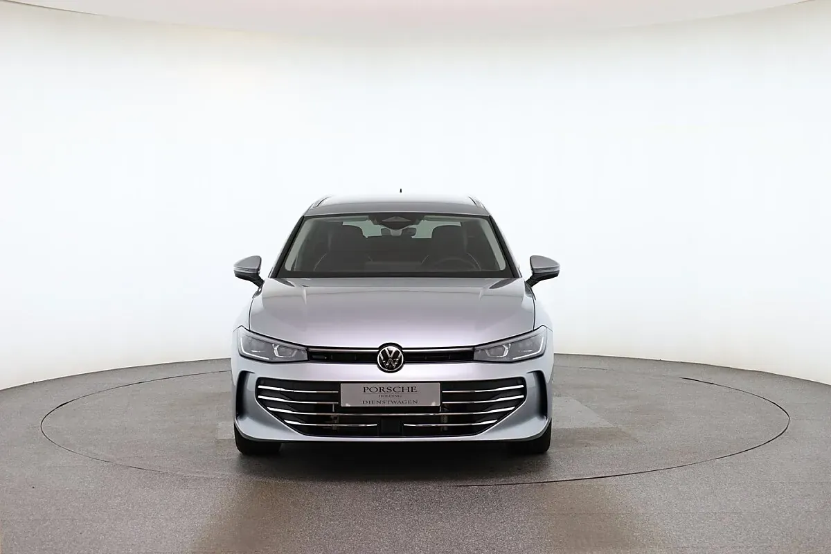 Volkswagen Passat 2026 photo 2