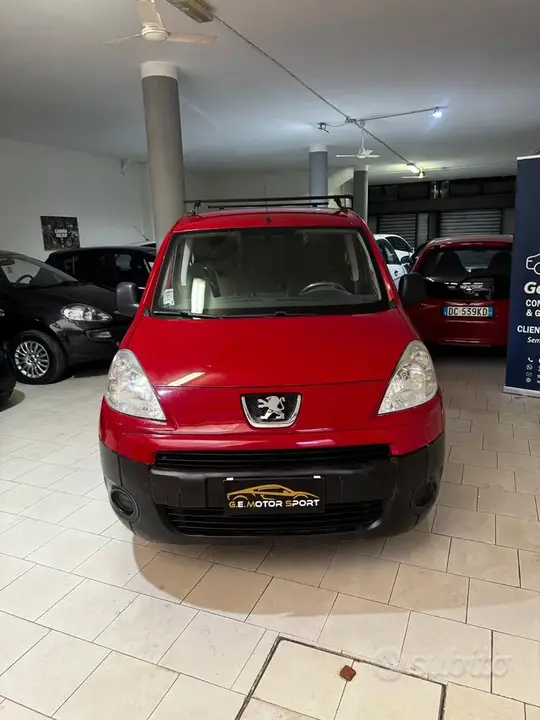 Peugeot Partner 2011 photo 2