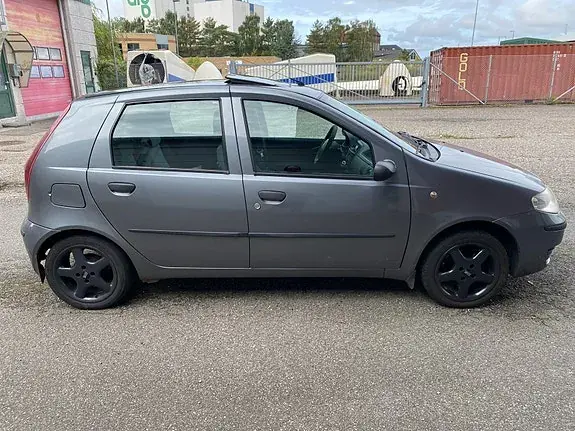 Fiat Punto 2005 photo 4