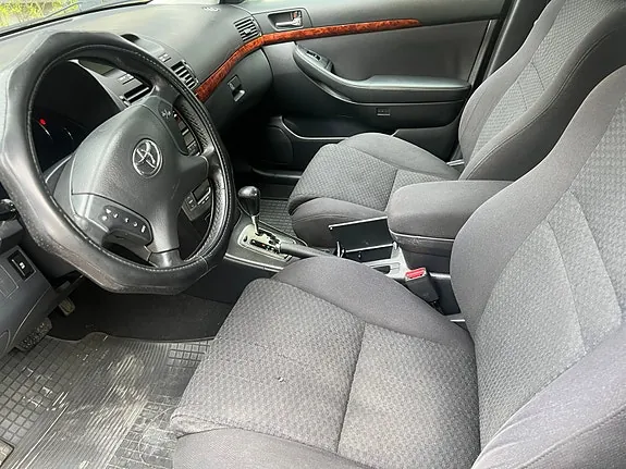 Toyota Avensis 2004 photo 5