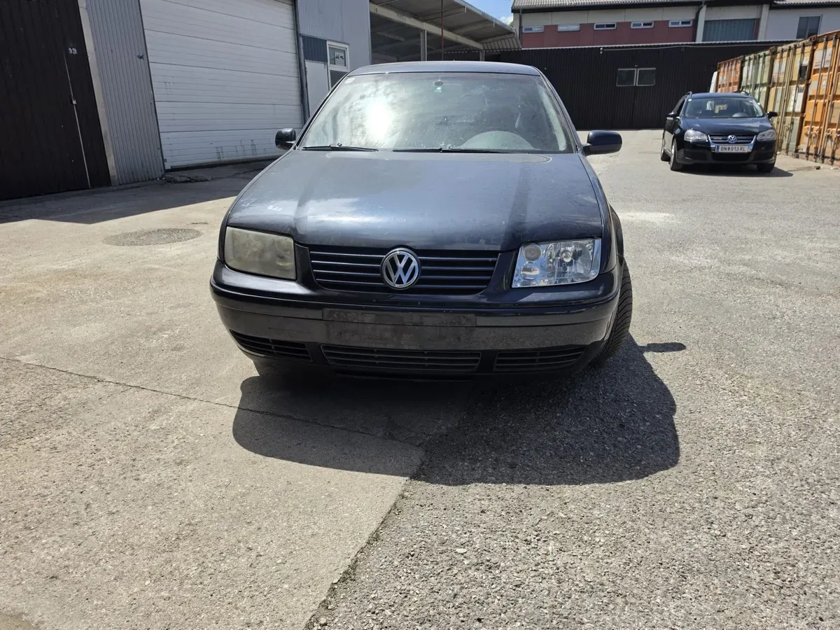 Volkswagen Bora 2004 photo 2