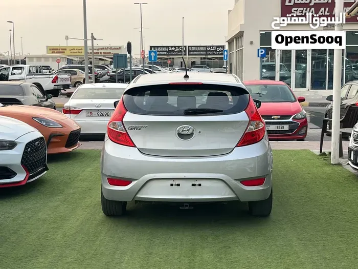 Hyundai Accent 2012 photo 4