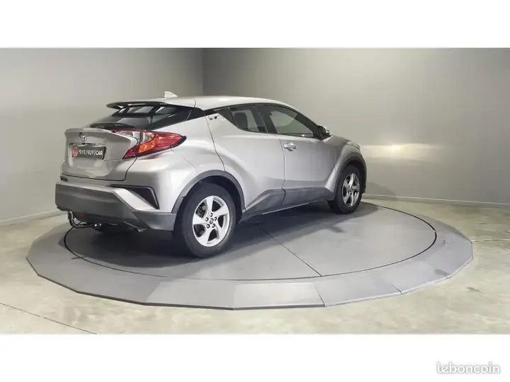 Toyota C-Hr 2017 photo 2