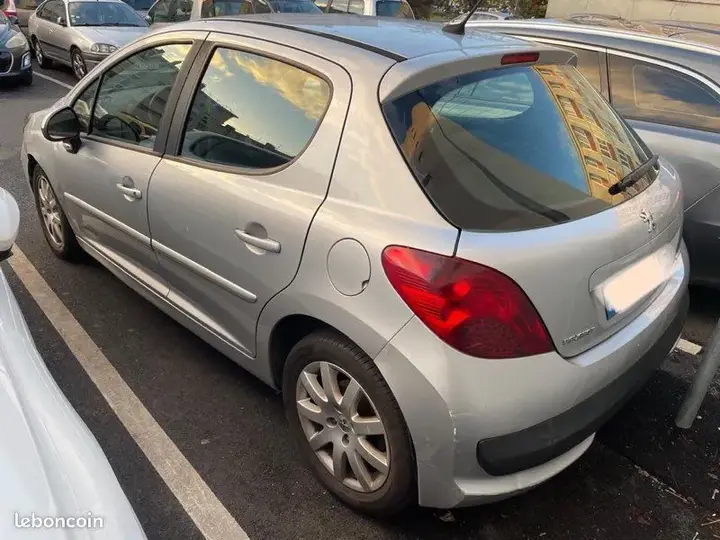 Peugeot 207 2006 photo 2