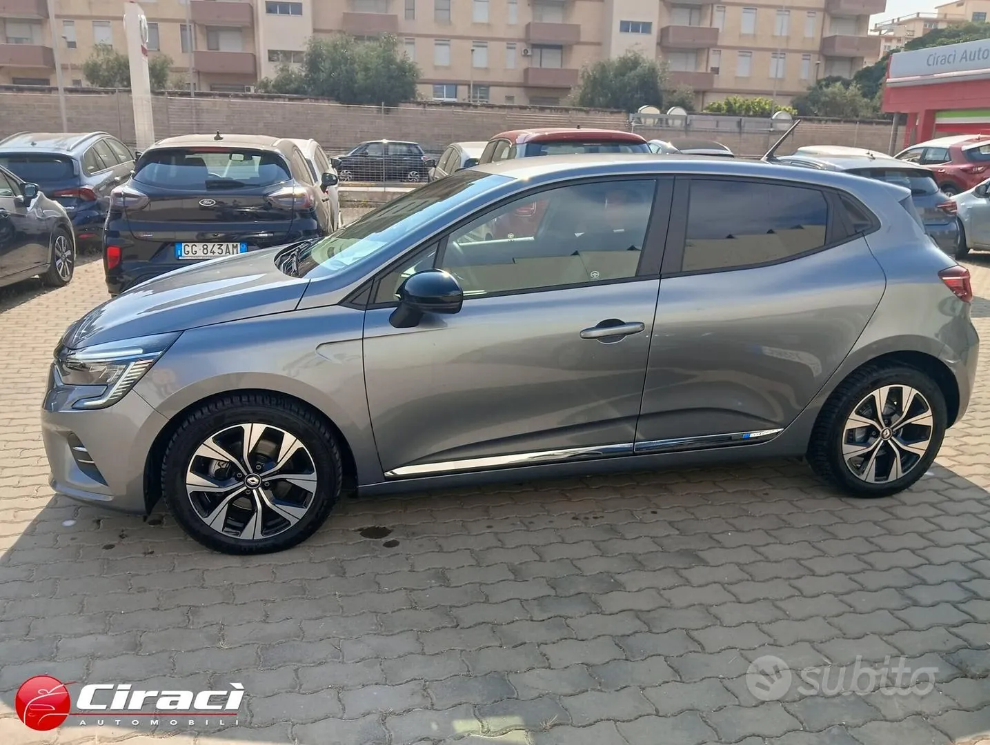 Renault Clio 2023 photo 2