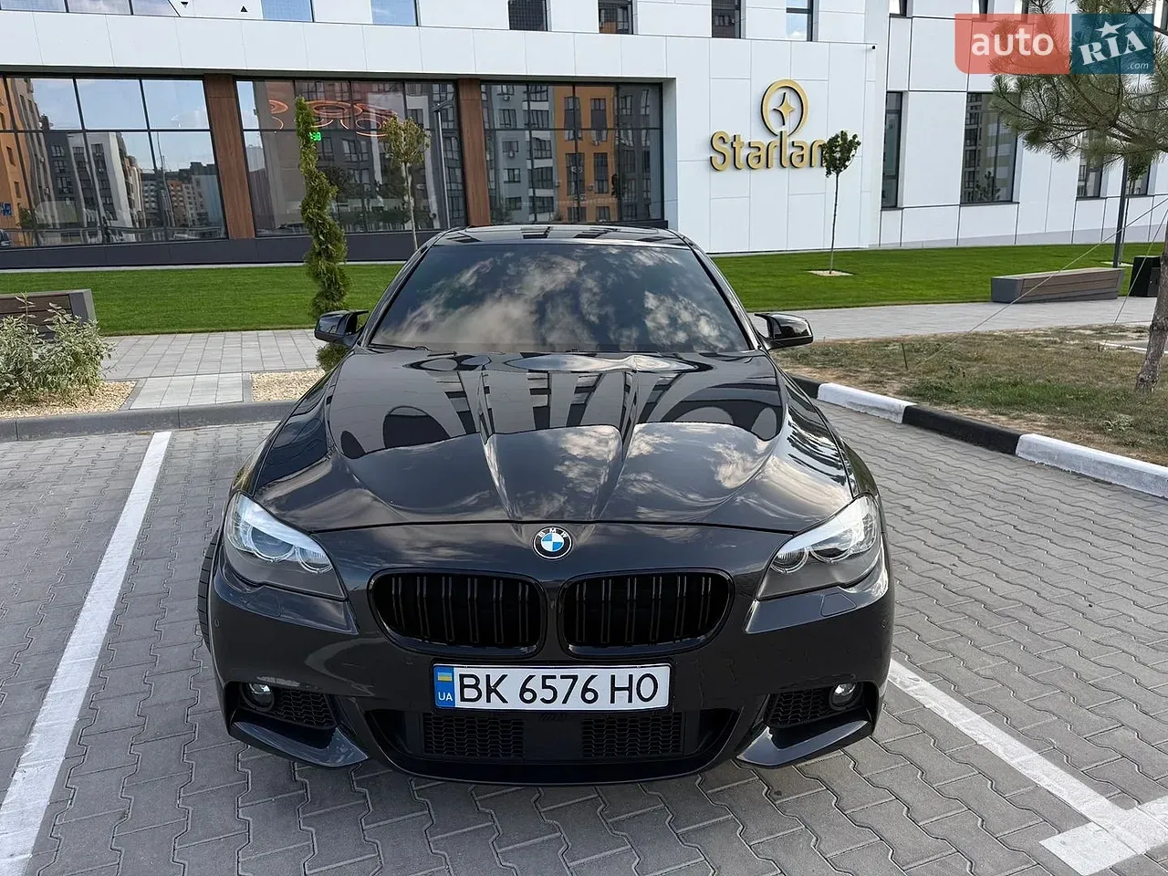 BMW 5 Series 2011 photo 2