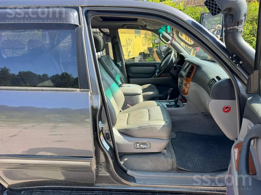 Toyota Land Cruiser 100 2005 photo 3