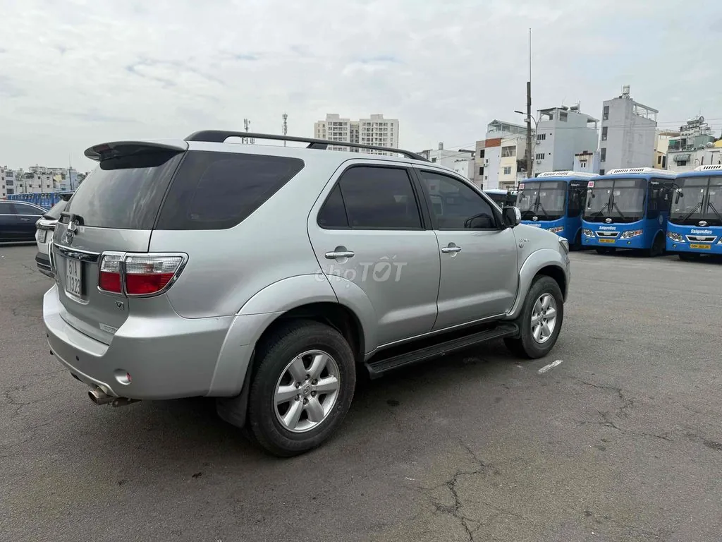 Toyota Fortuner 2011 photo 3