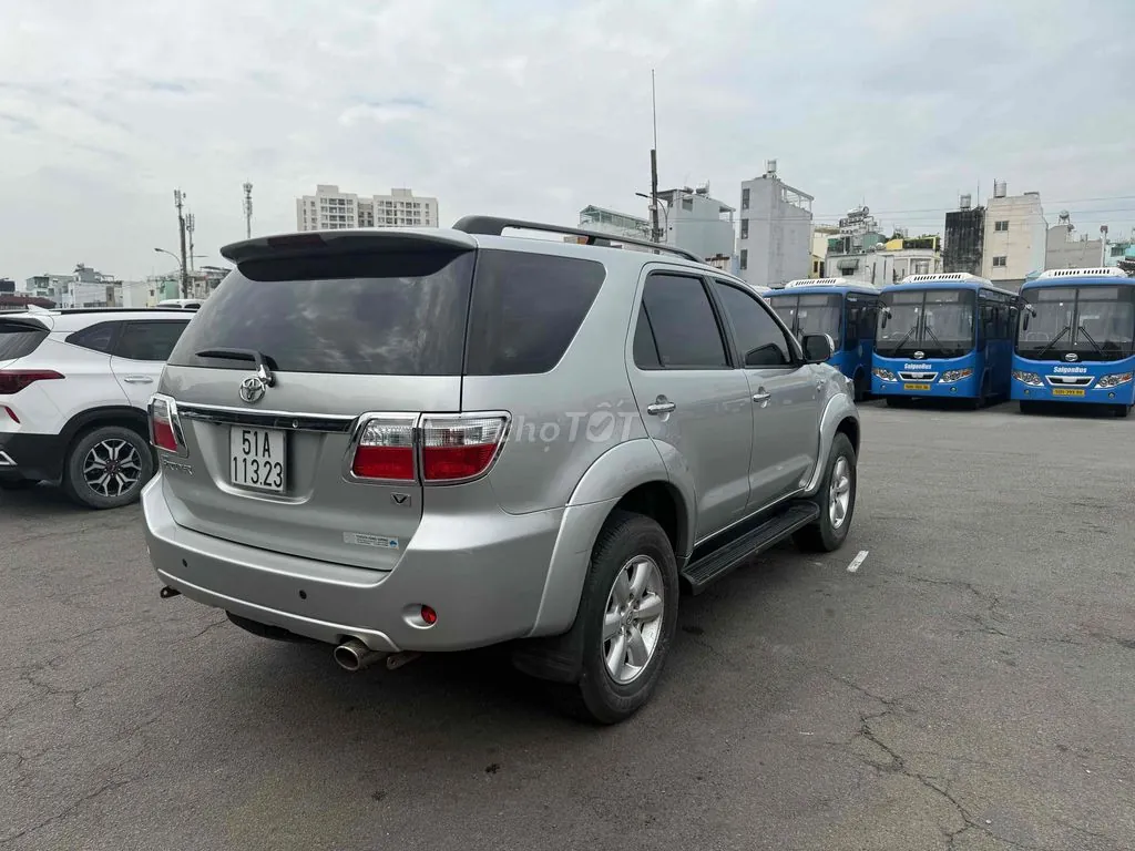 Toyota Fortuner 2011 photo 4
