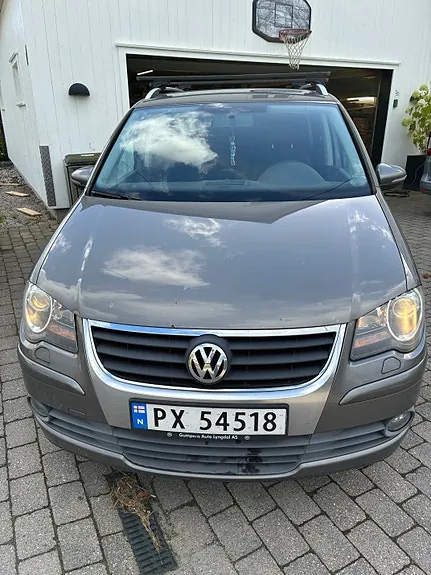Volkswagen Touran 2010 photo 2
