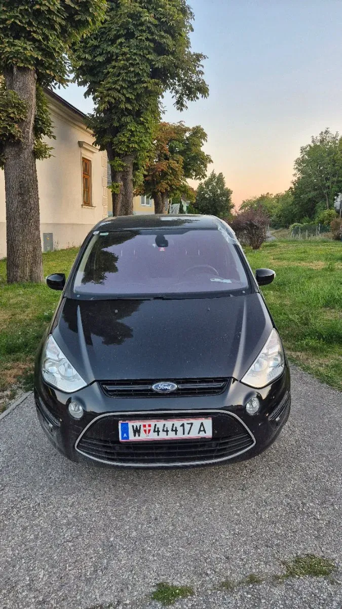 Ford S-Max 2012 photo 2
