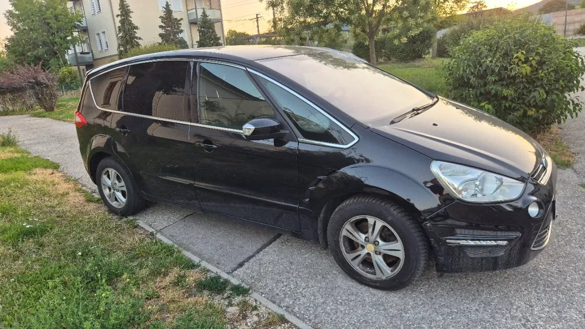 Ford S-Max 2012 photo 3