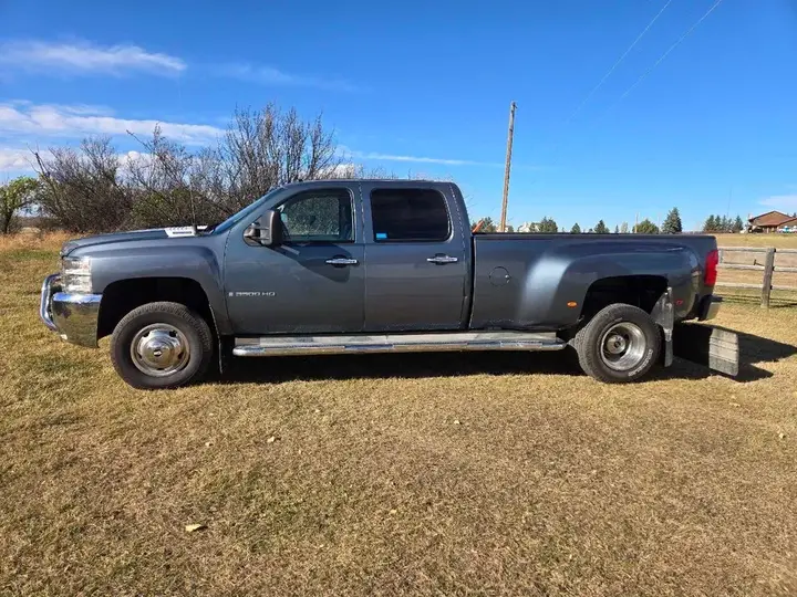 Chevrolet Silverado 3500Hd 2009 photo 2