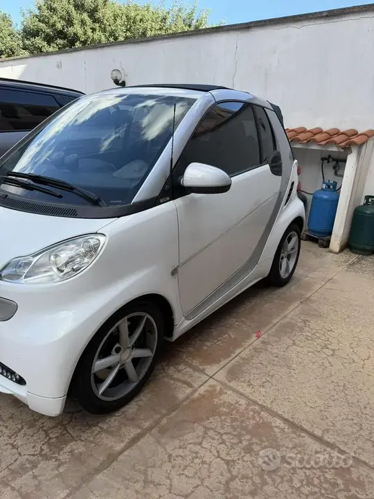 Smart Fortwo 2011 photo 2