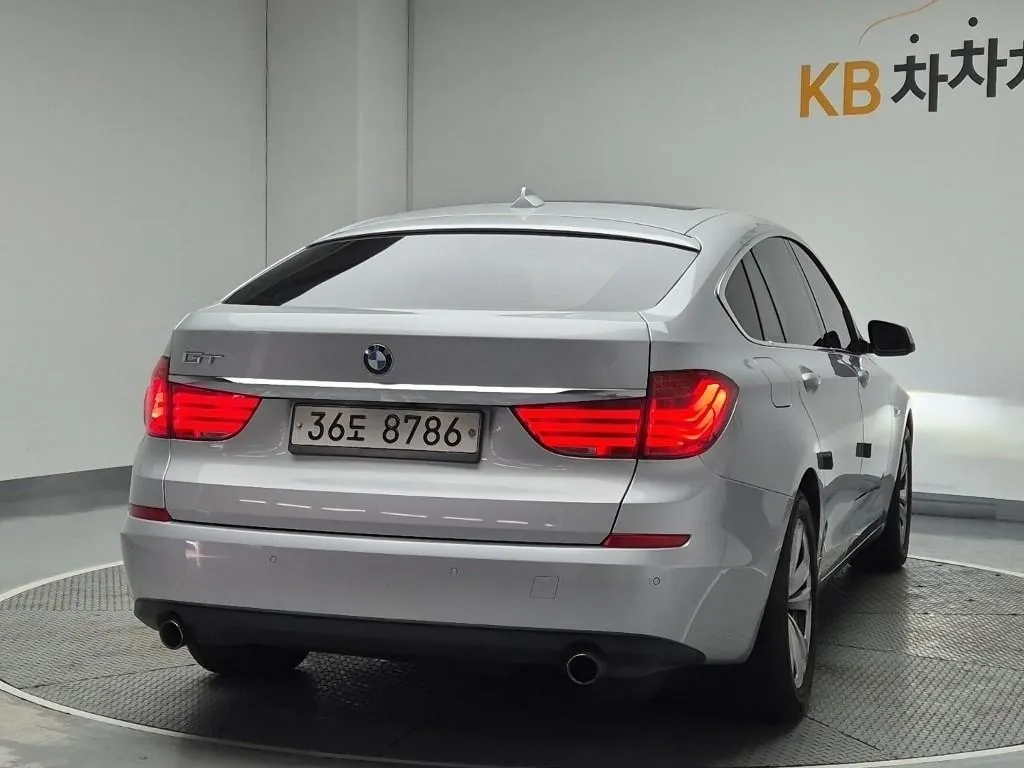 BMW 5 Series 2011 photo 3
