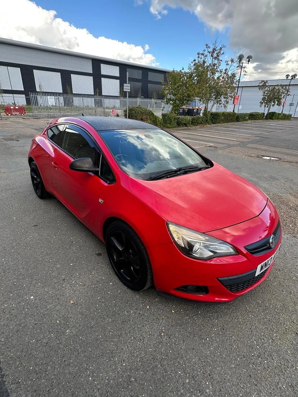 Vauxhall Astra 2013 photo 2