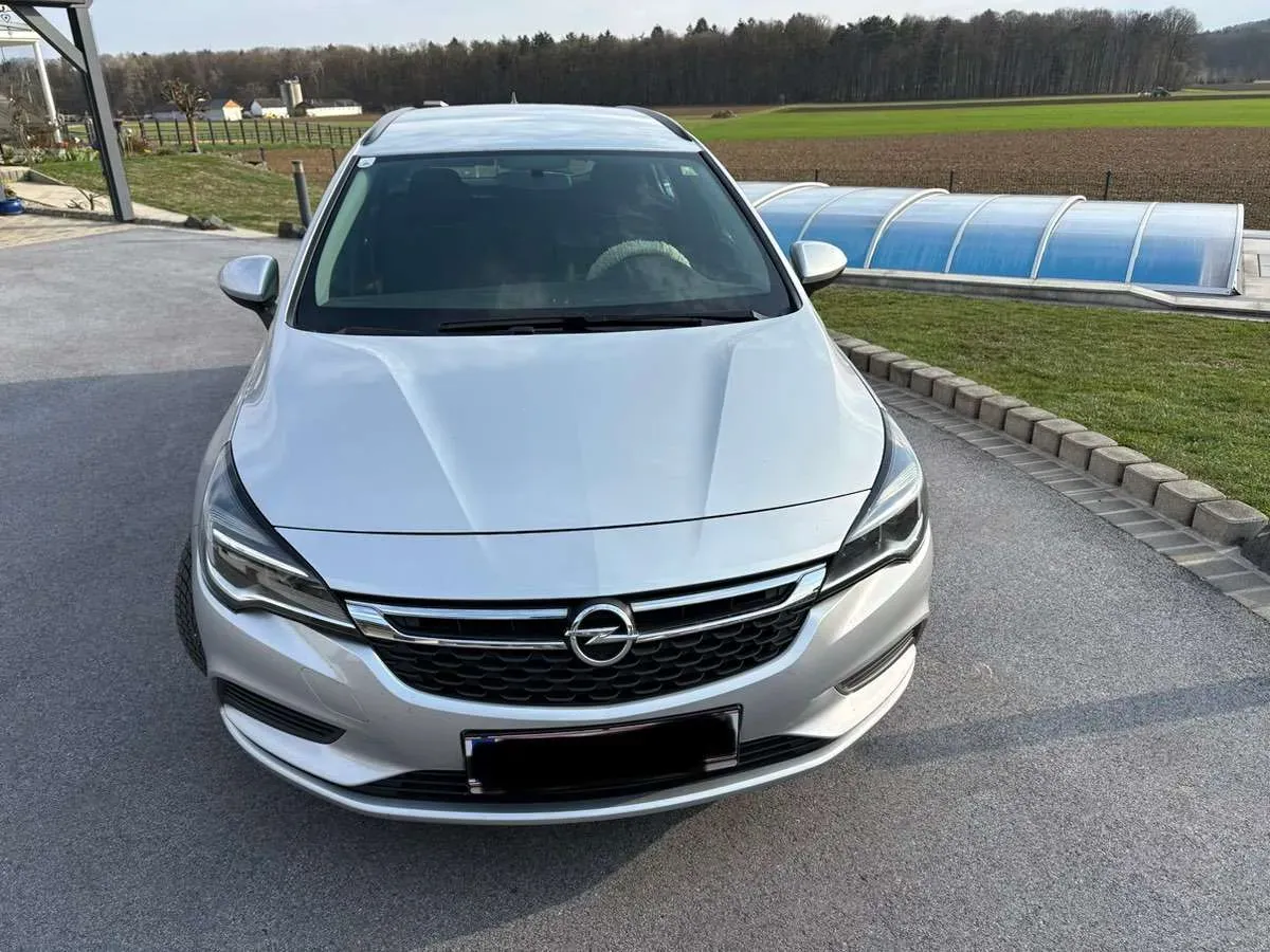 Opel Astra 2018 photo 2