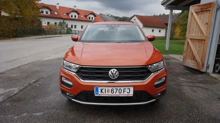 Volkswagen T-Roc 2018 photo 2