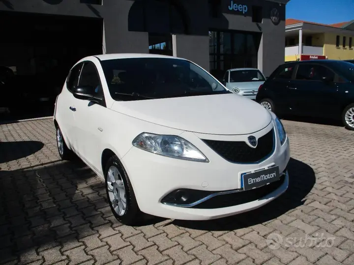 Lancia Ypsilon 2016 photo 2