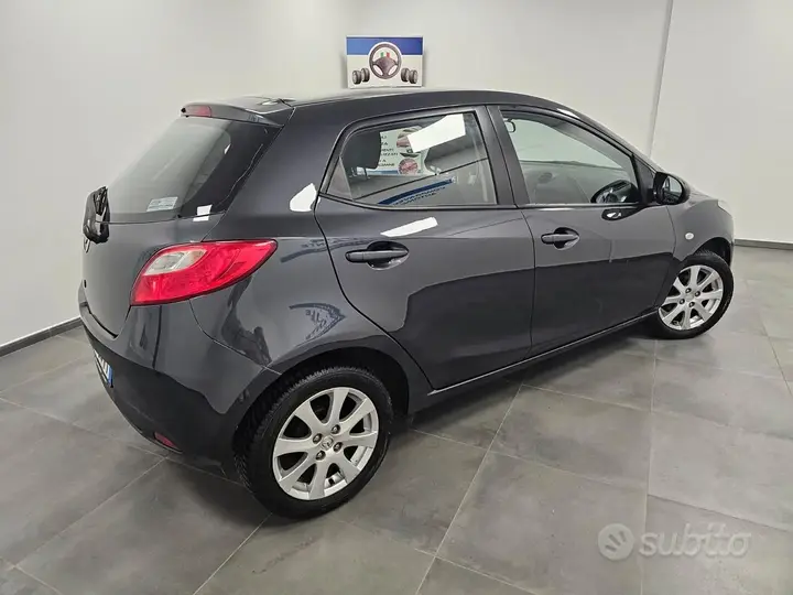 Mazda Mazda2 2009 photo 4
