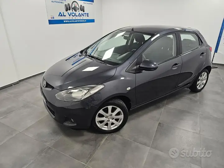 Mazda Mazda2 2009 photo 2
