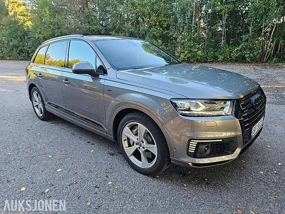 Audi Q7 2017 photo 2
