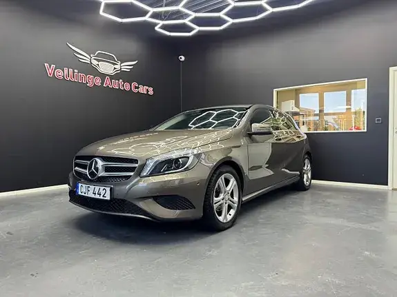 Mercedes-Benz A 180 2014 photo 2