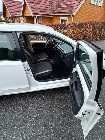 Volkswagen Up 2013 photo 4