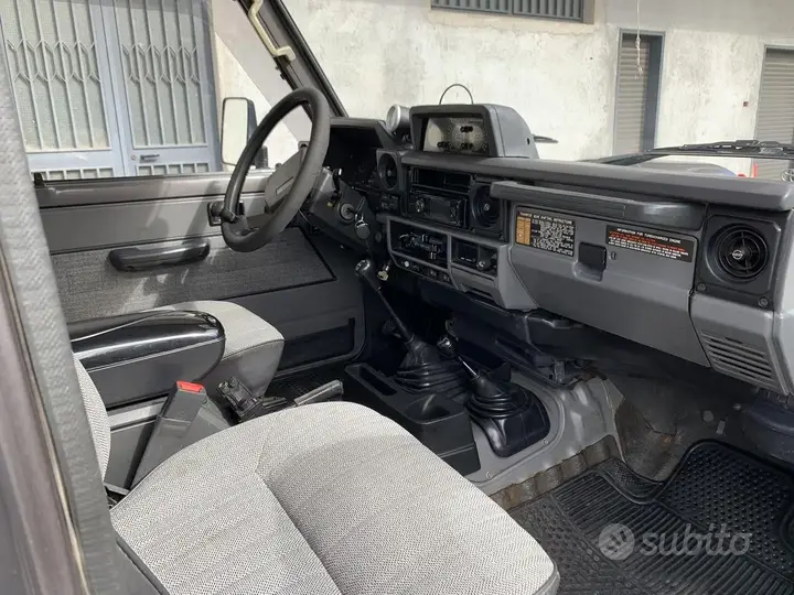 Toyota Land Cruiser 1990 photo 5