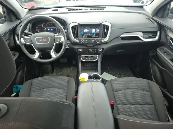 GMC Terrain 2024 photo 2