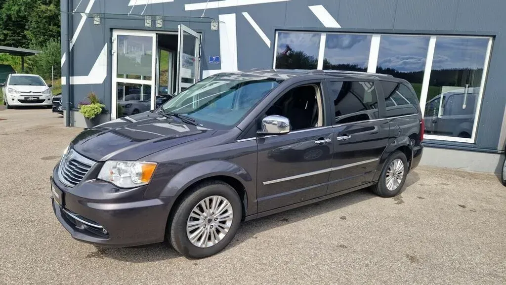 Chrysler Voyager 2015 photo 2