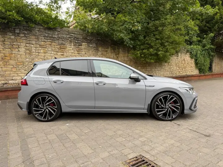 Volkswagen Golf 2023 photo 2