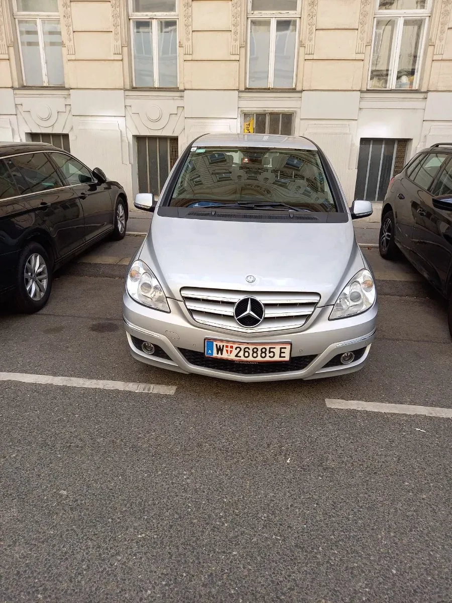 Mercedes-Benz B-Class 2011 photo 2