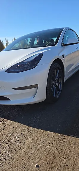 Tesla Model 3 2023 photo 3