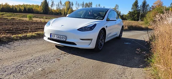 Tesla Model 3 2023 photo 2