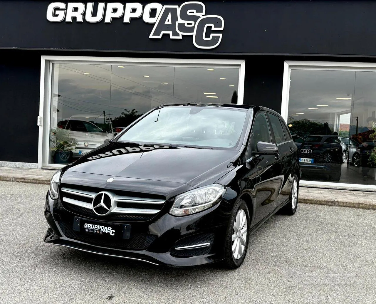 Mercedes-Benz B 180