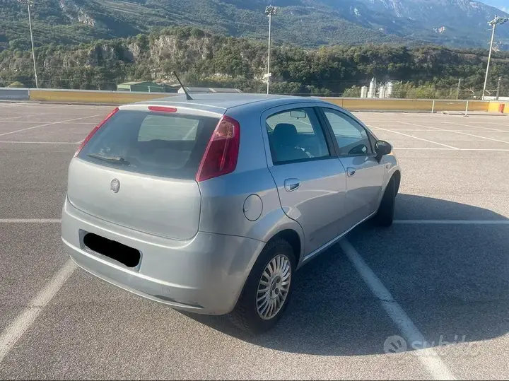 Fiat Grande Punto 2008 photo 4