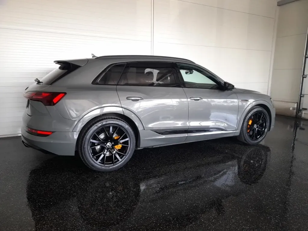 Audi E-Tron 2022 photo 2