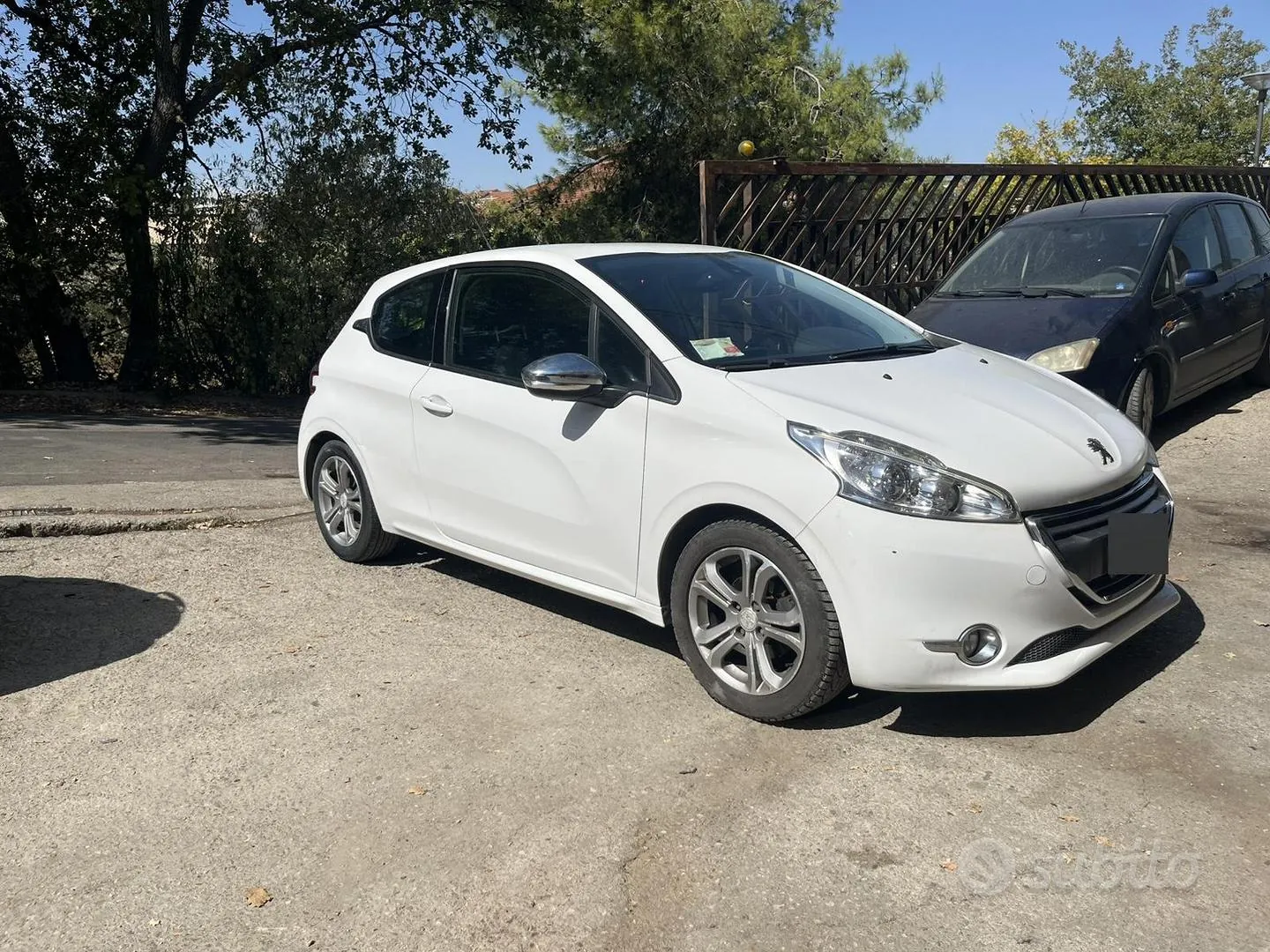 Peugeot 208 2012 photo 2