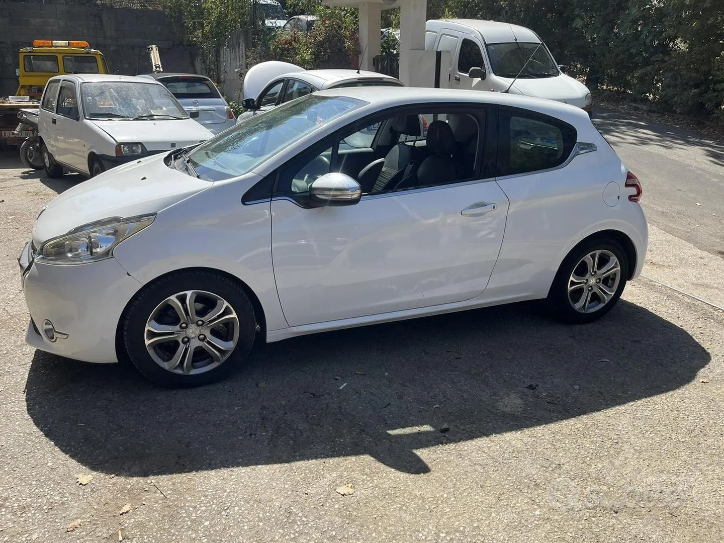 Peugeot 208 2012 photo 3