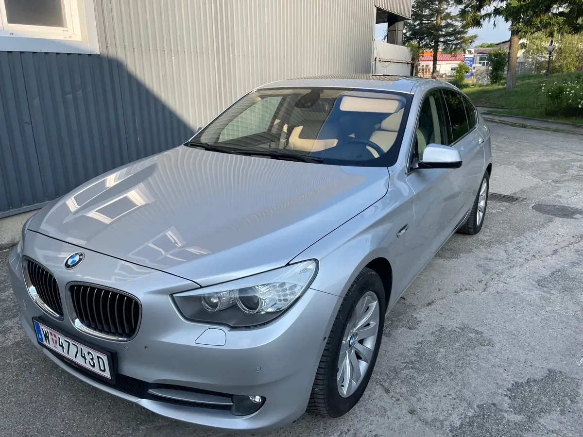 BMW 5 Series 2010 photo 2