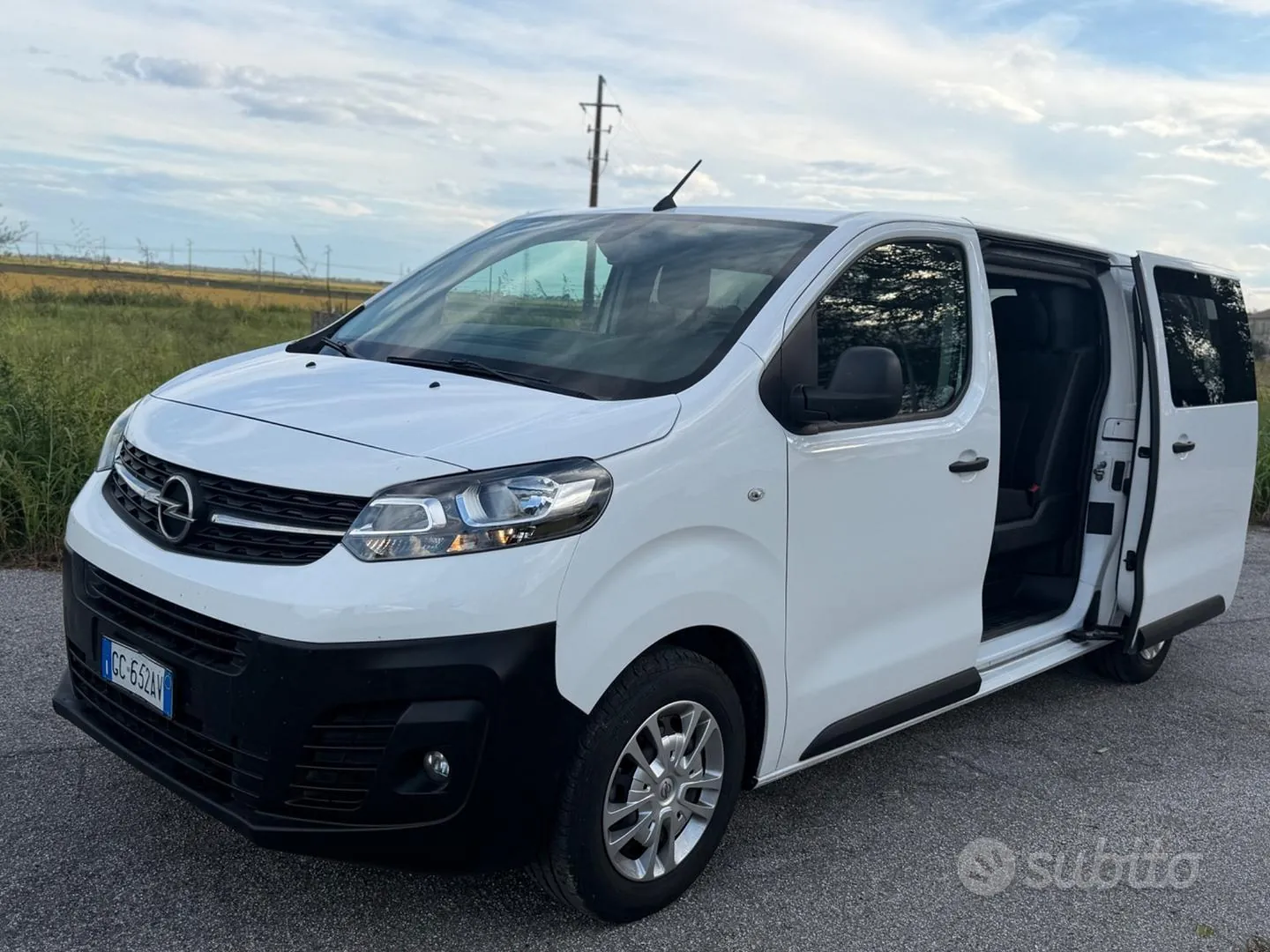 Opel Vivaro 2021 photo 2