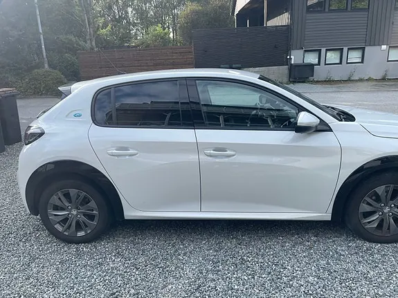 Peugeot 208 2021 photo 3