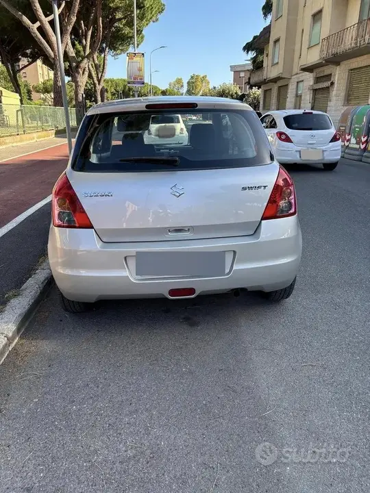 Suzuki Swift 2010 photo 2