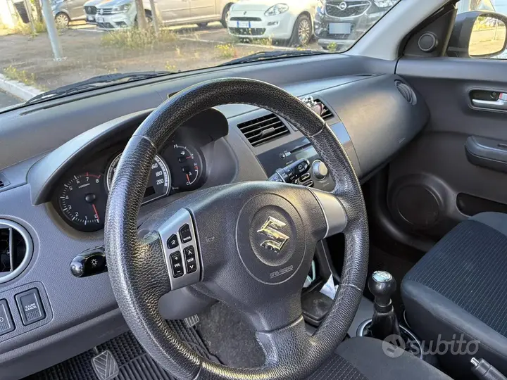 Suzuki Swift 2010 photo 4