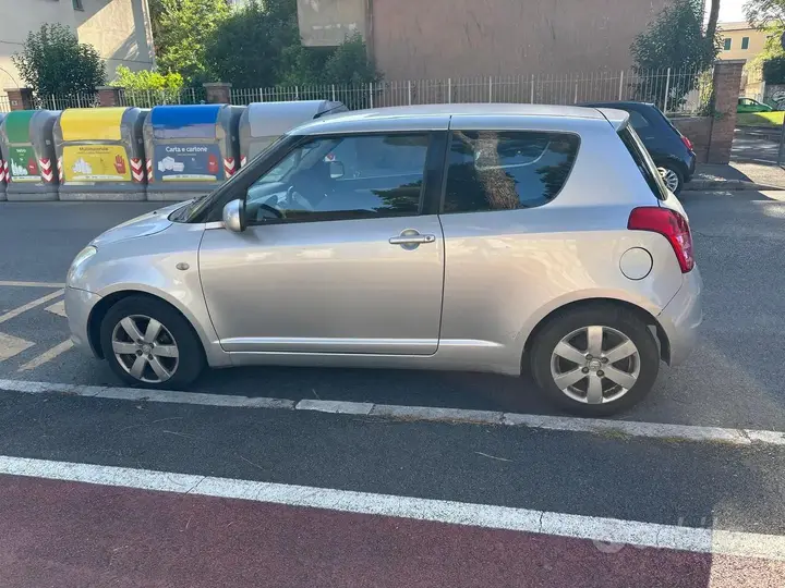 Suzuki Swift 2010 photo 3