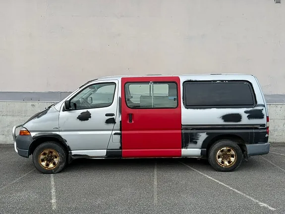 Toyota Hiace 2005 photo 2