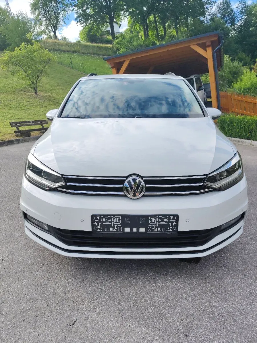 Volkswagen Touran 2017 photo 2