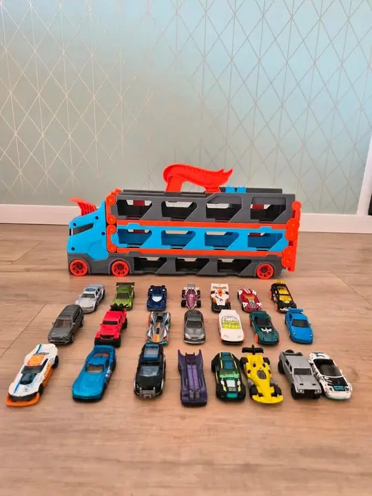 Hot Wheels City Speedway Hauler 2-In-1